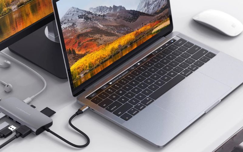 Làm thế nào để sạc pin laptop đúng cách để tránh bị chai pin?