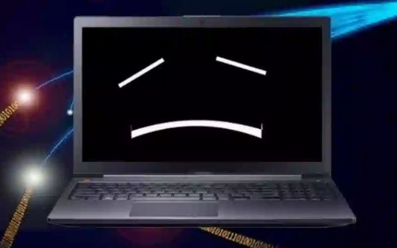 Nguyên nhân màn hình laptop bị ẩm?